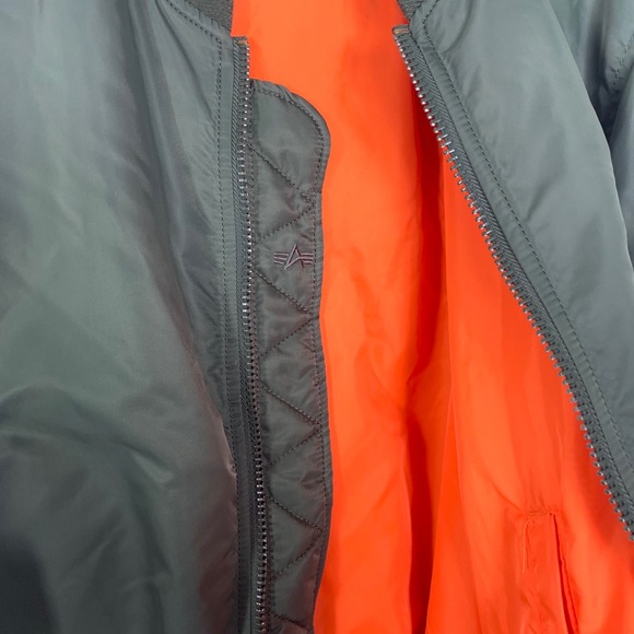 VTG Alpha Industries Reversible MA-1 Flight Bomber - Picture 10 of 13